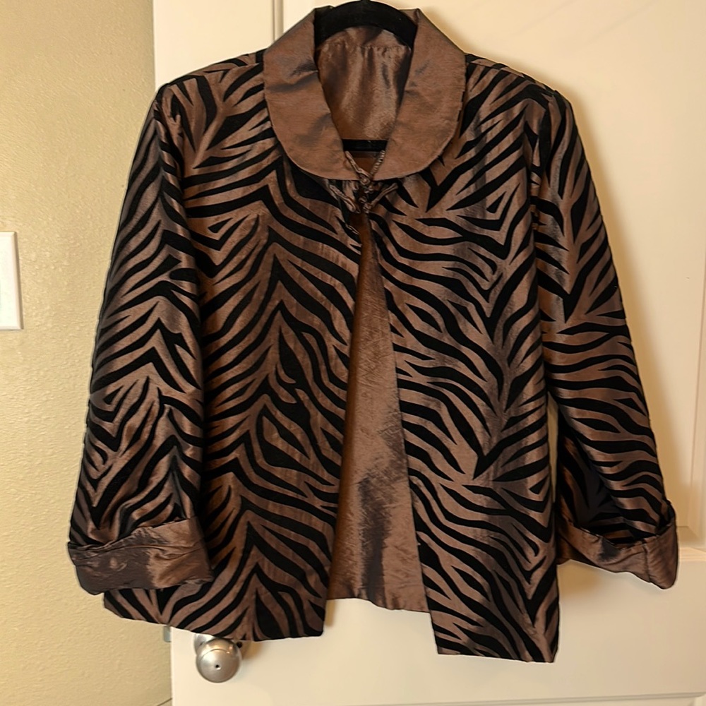 Women’s reversible taffeta jacket.